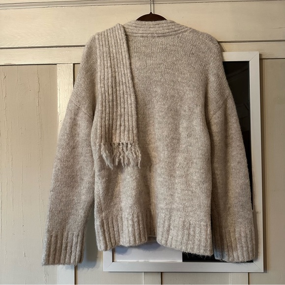 Zara Sweater with Scarf and Asymmetrical Neckline size L - Picture 12 of 13